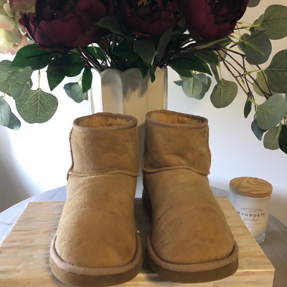 UGG Boots, Classic short, Size 8